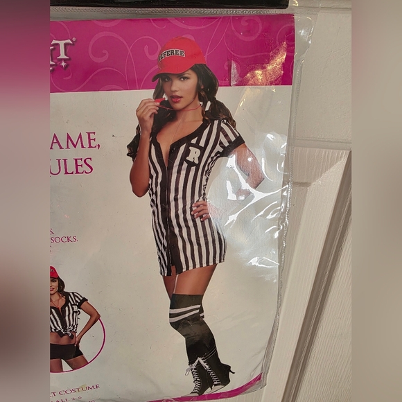 Spirit Halloween Referee Costume with Dress, Shorts and Hat Size Med - Picture 3 of 12